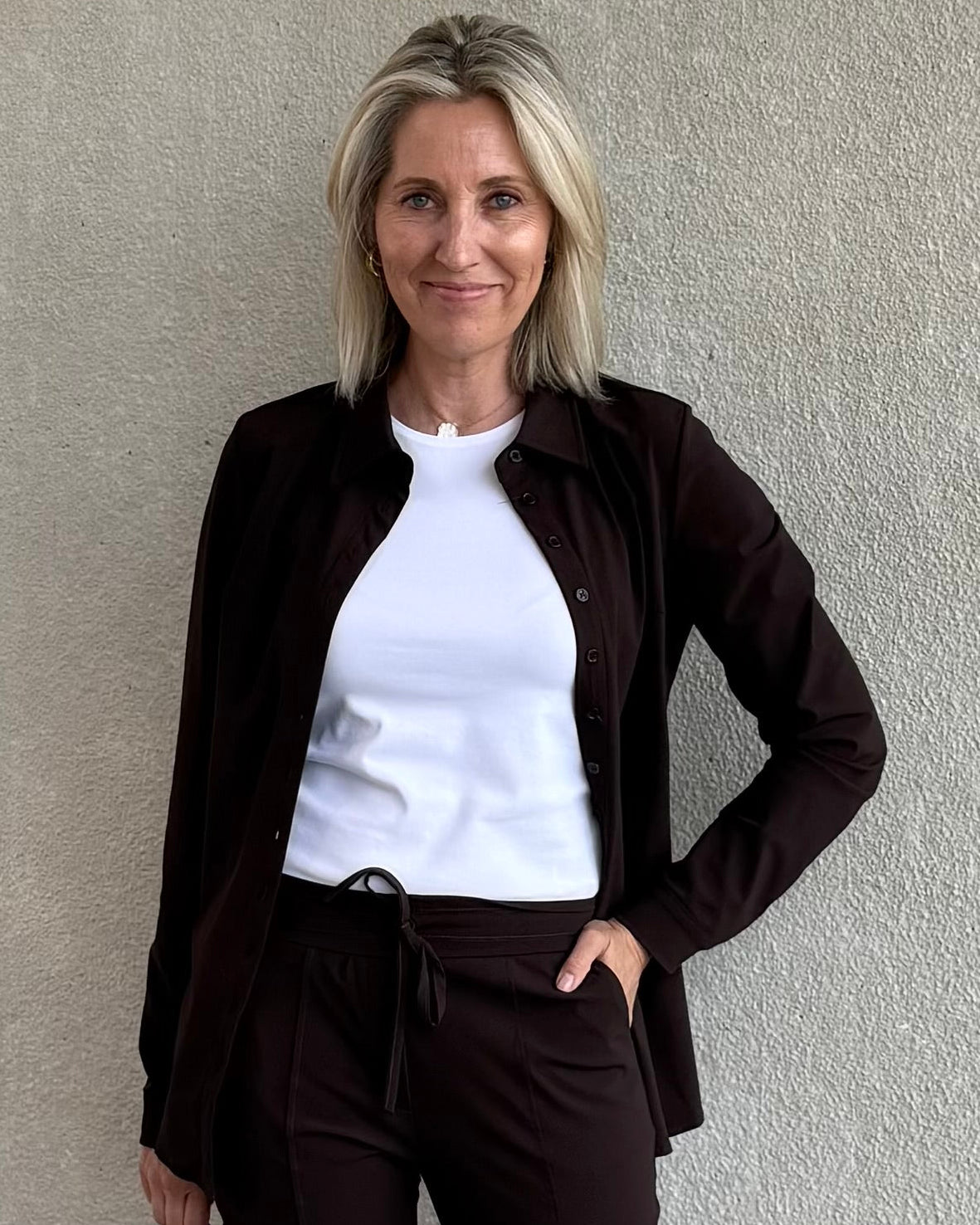 Triple Nine - Travel Blouse Mireille Donkerbruin - 4101 Blouse - Est Voilà