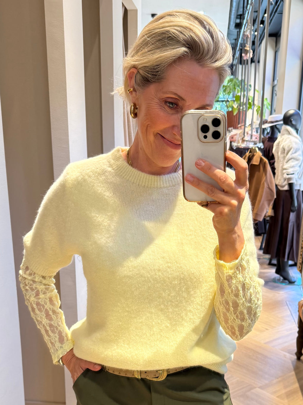 Triple Nine - Alpaca Top Levi Zachtgeel Trui - Est Voilà