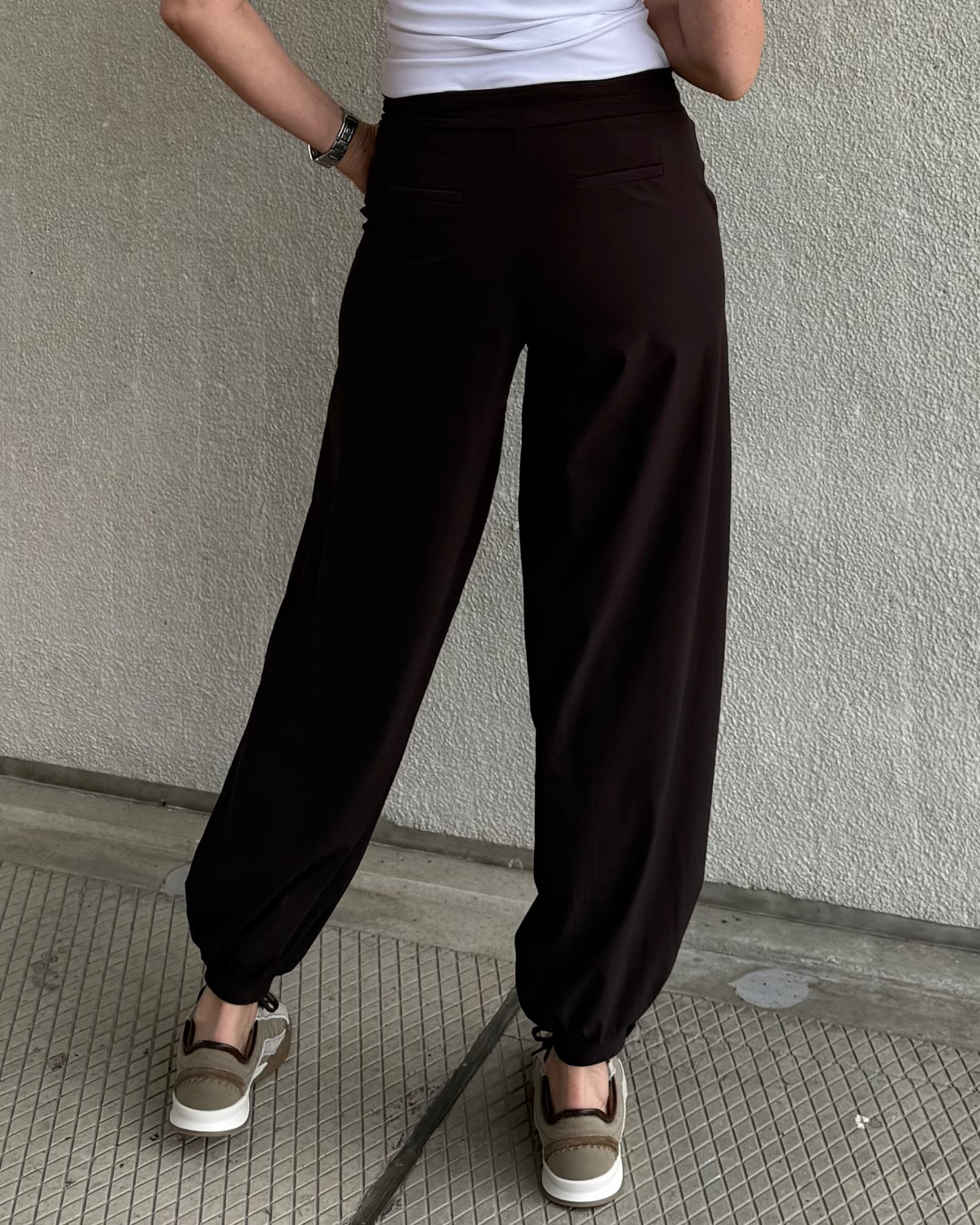 Triple Nine - Travel Broek Balloon Donkerbruin - 3004 Broek - Est Voilà