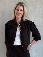 Triple Nine - Travel Blouse Sasha Donkerbruin - 5951 Blouse - Est Voilà