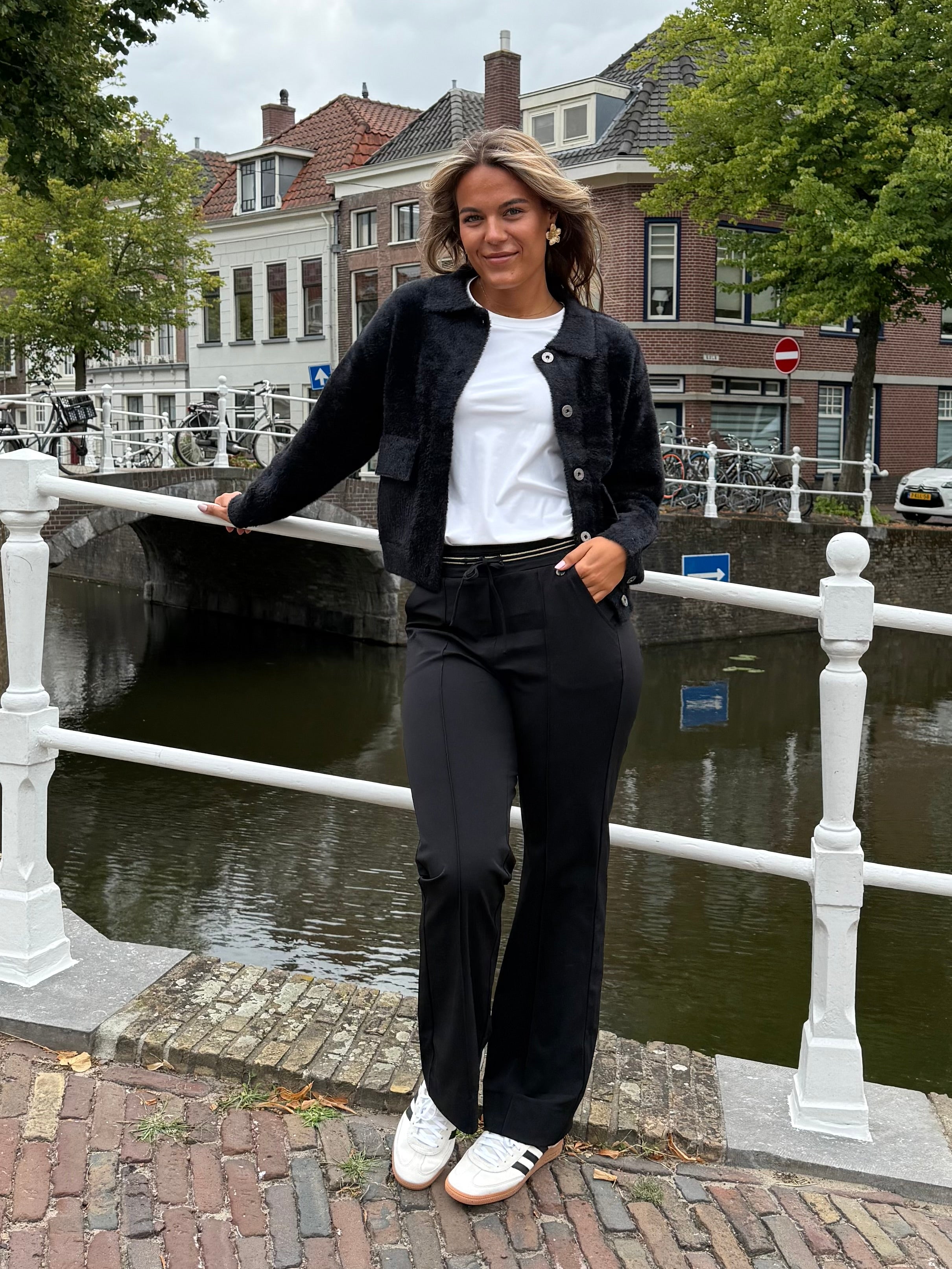 Travel Broek Anna Zwart - 2304 Broek - Est Voilà