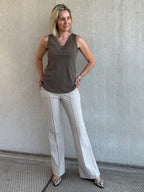 Triple Nine - Travel Top Marly Taupe - 6913 top - Est Voilà