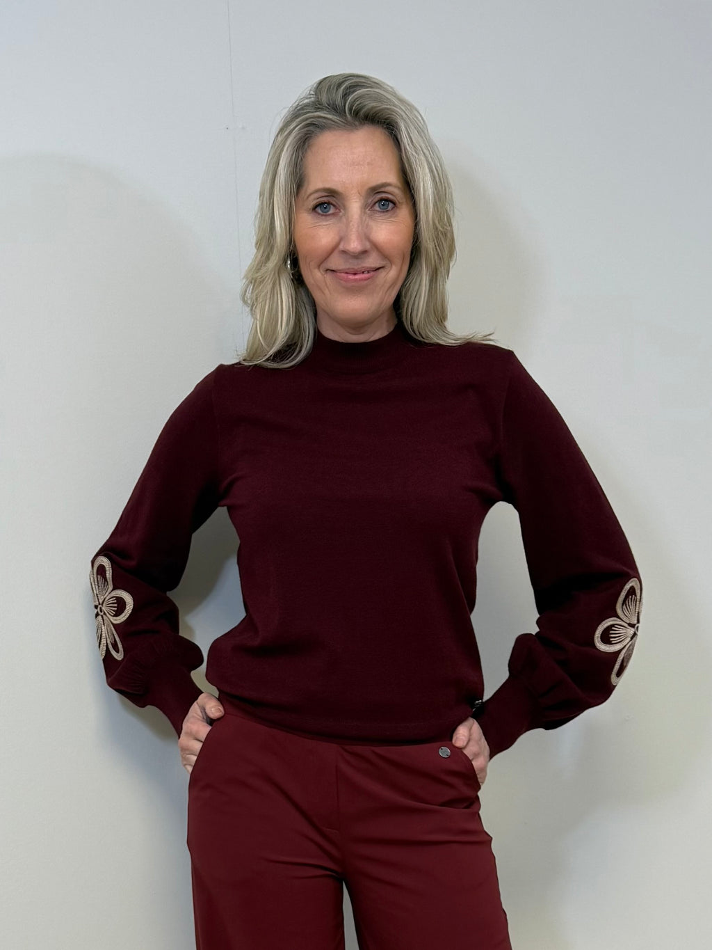 Triple Nine - Travel Trui Sophie Bordeaux - 9004 Trui - Est Voilà