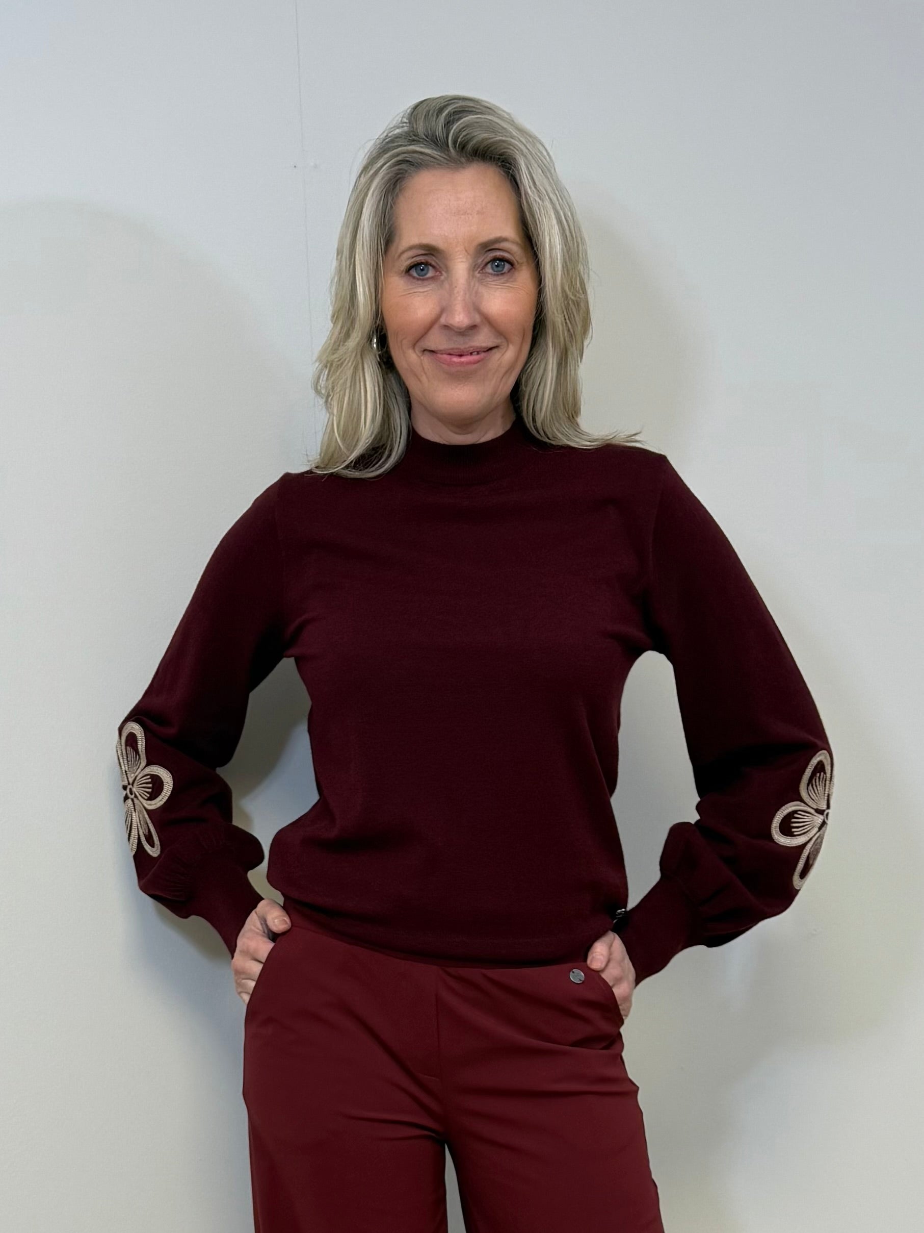 Triple Nine - Travel Trui Sophie Bordeaux - 9004 Trui - Est Voilà