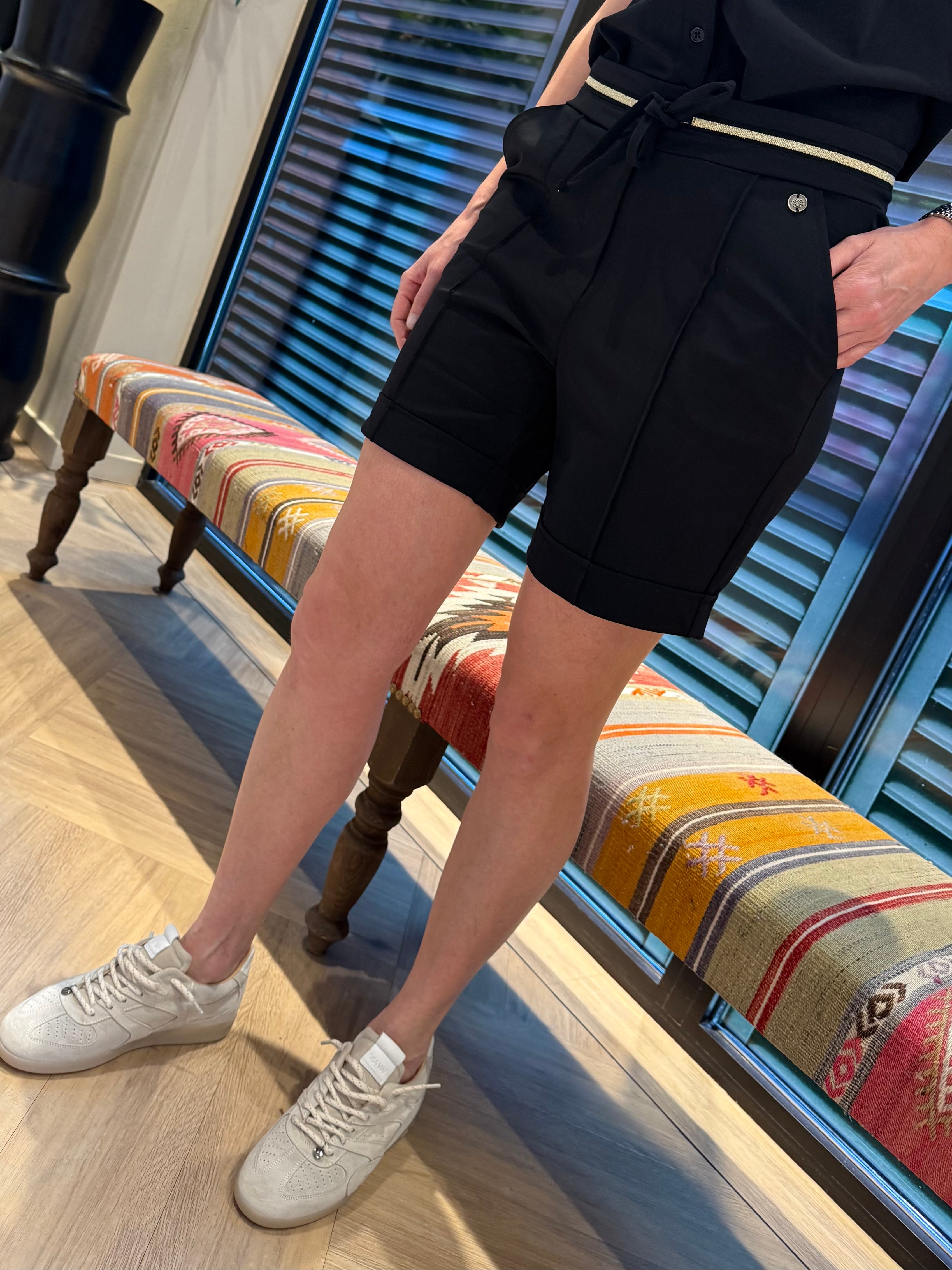 Triple Nine - Travel Korte Broek Goldie Zwart - 2504 Broek - Est Voilà