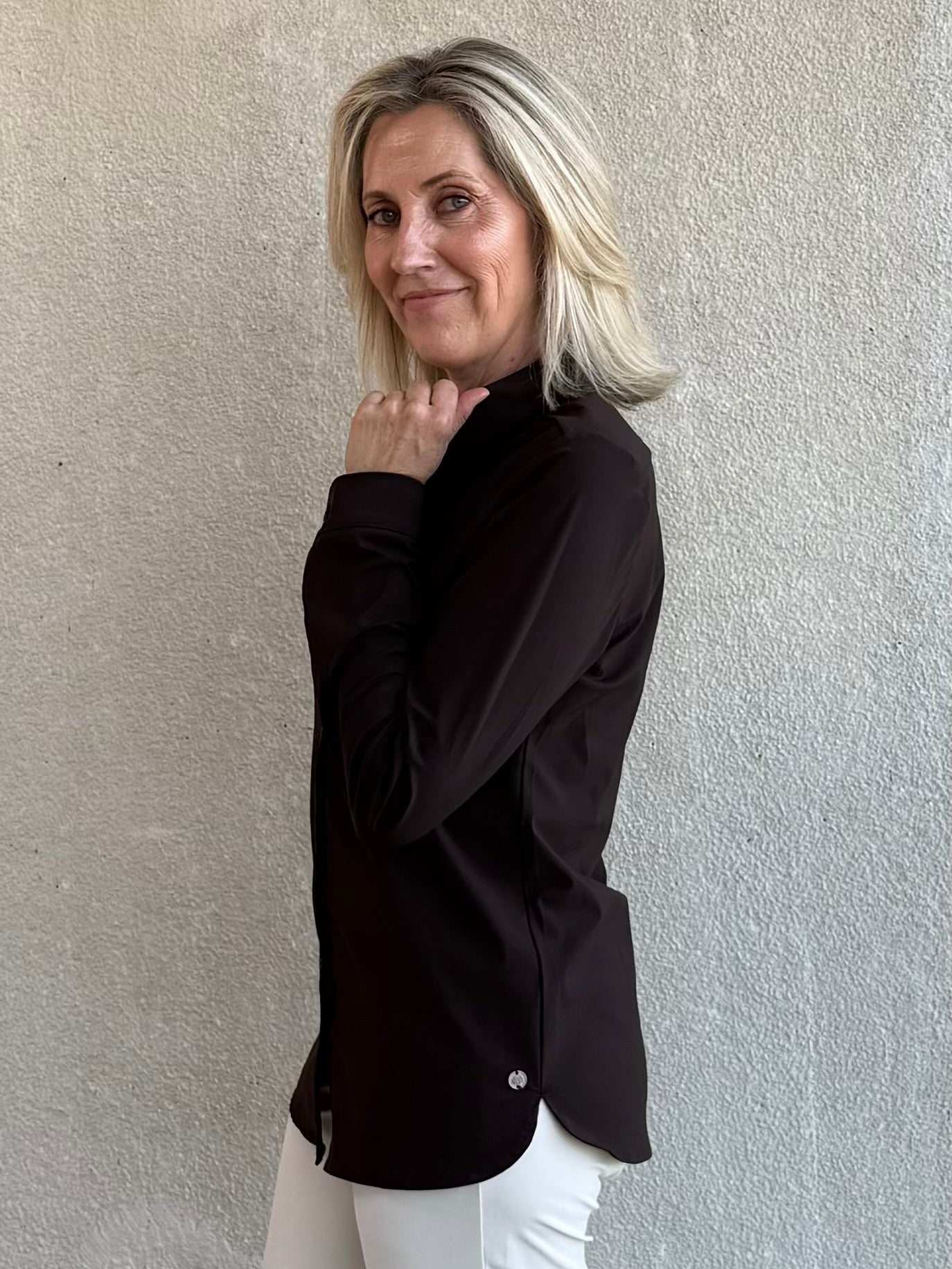 Triple Nine - Travel Blouse Mireille Donkerbruin - 4101 Blouse - Est Voilà