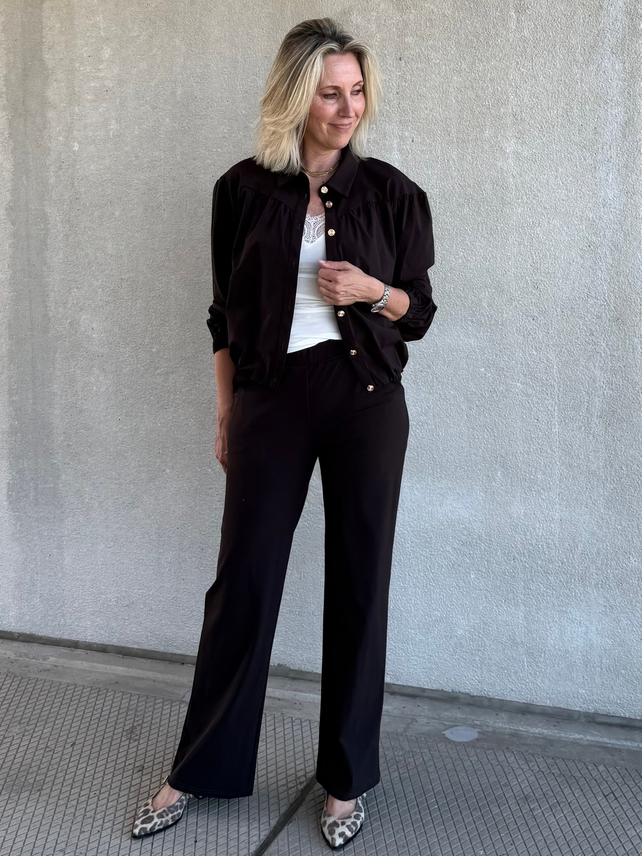 Triple Nine - Travel Blouse Sasha Donkerbruin - 5951 Blouse - Est Voilà