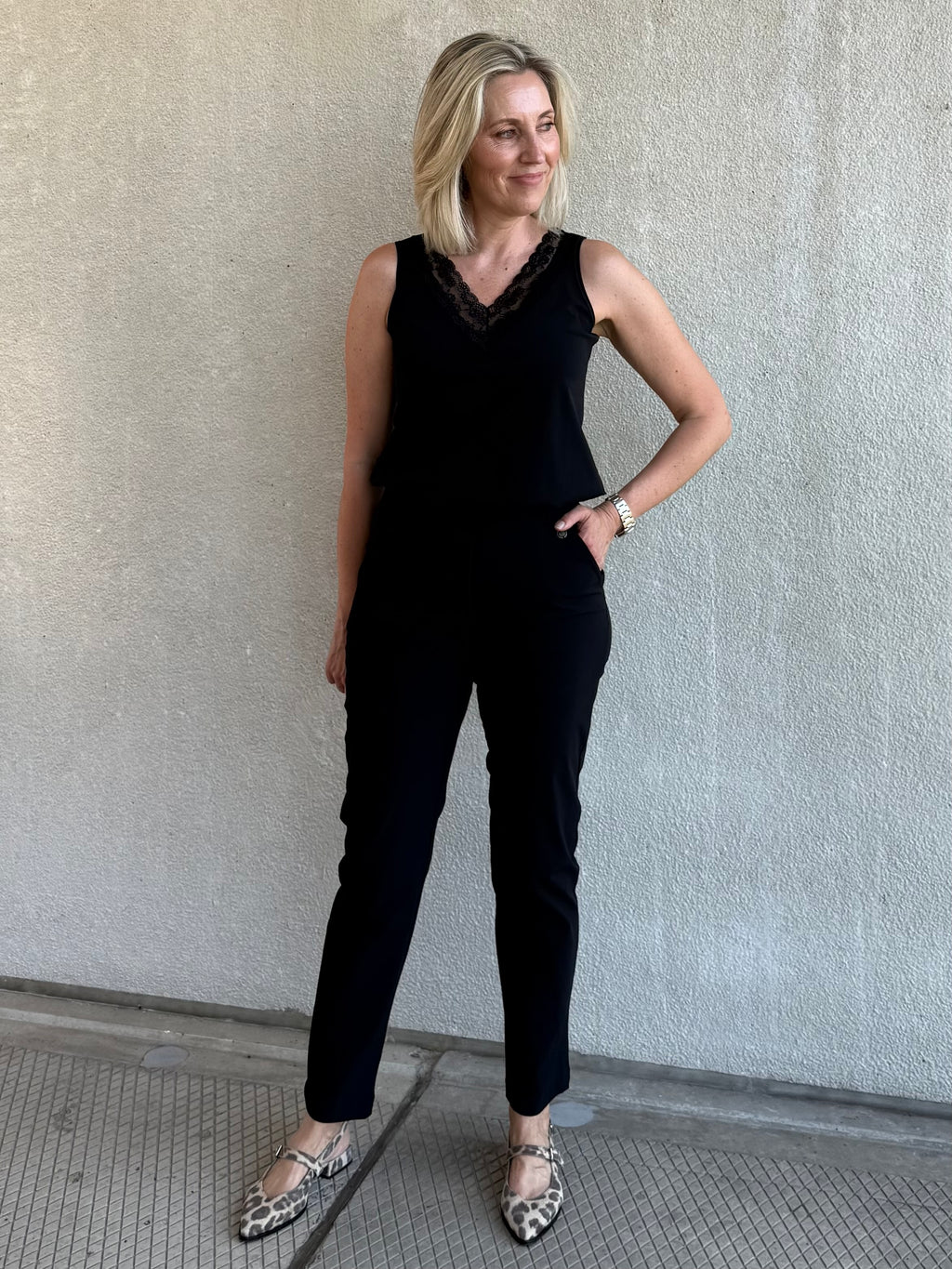 Triple Nine - Travel Top Marly Zwart - 6913 top - Est Voilà