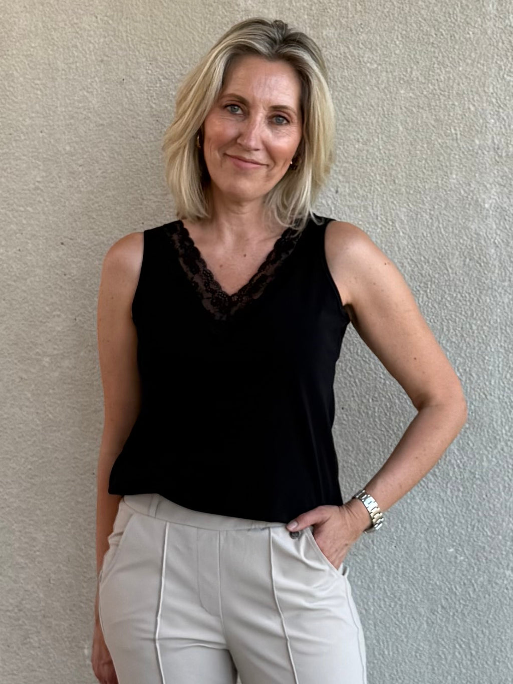 Triple Nine - Travel Top Marly Zwart - 6913 top - Est Voilà