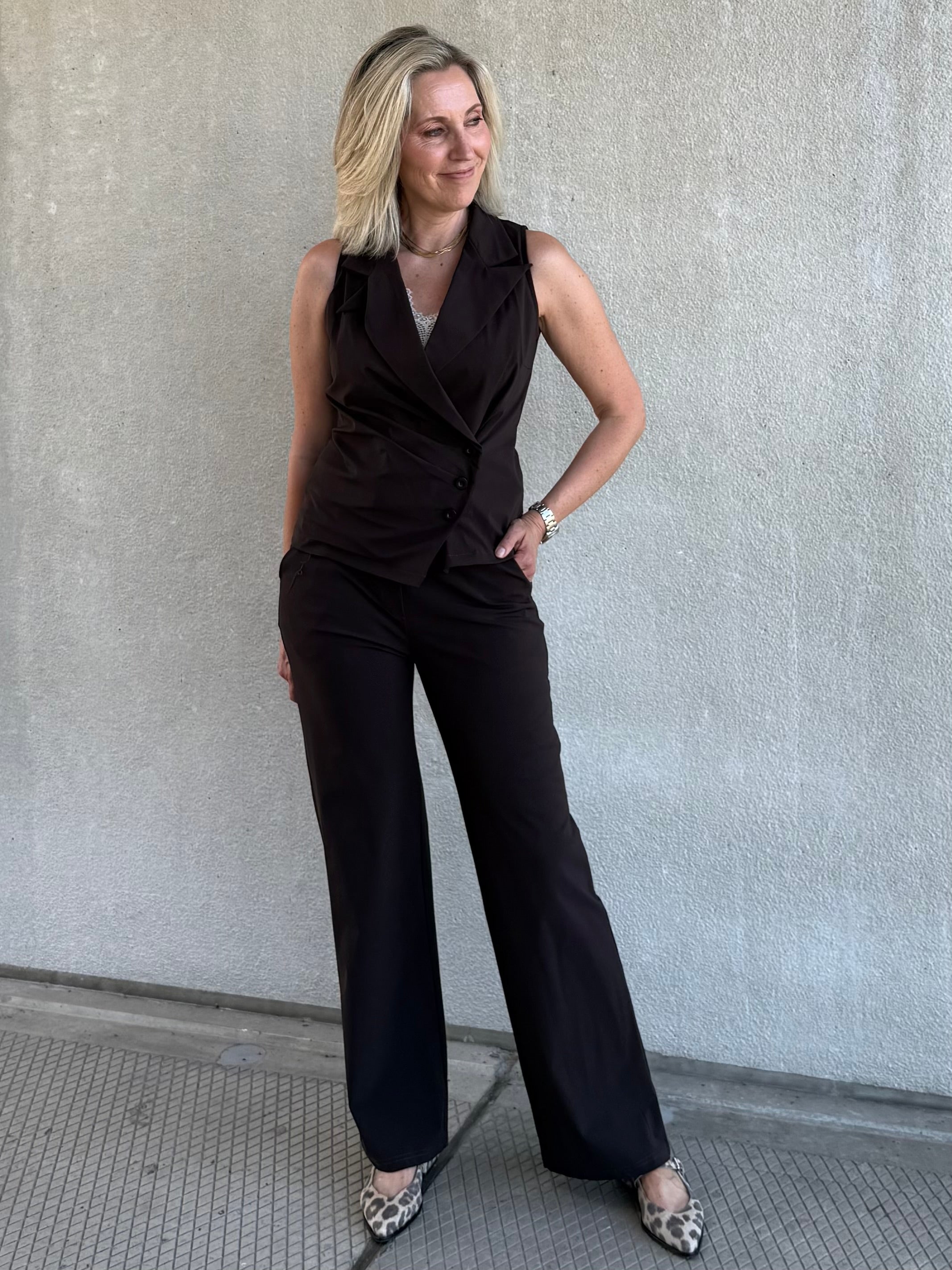 Triple Nine - Travel Gilet Maya Donkerbruin - 92417 Blazer - Est Voilà