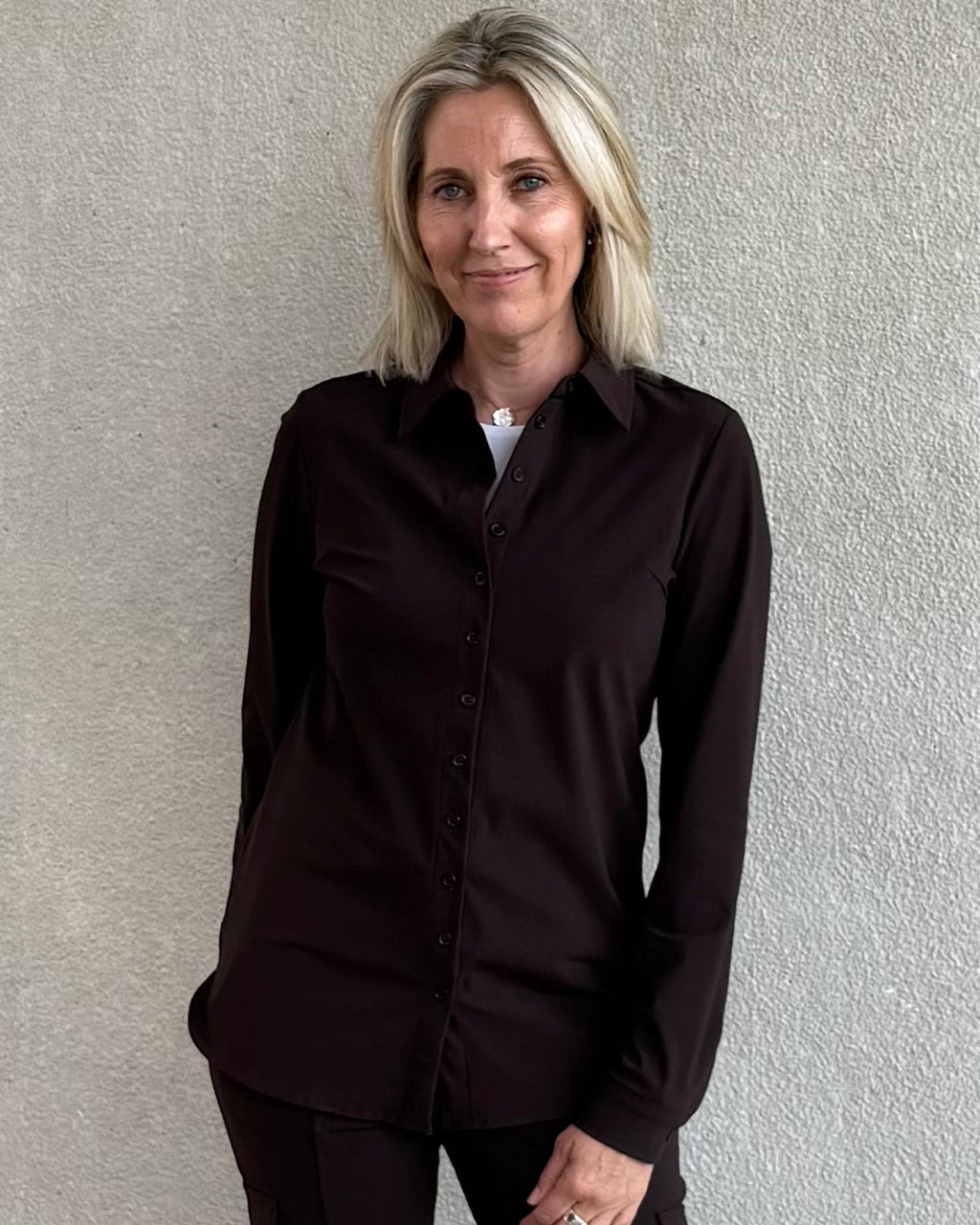 Triple Nine - Travel Blouse Mireille Donkerbruin - 4101 Blouse - Est Voilà