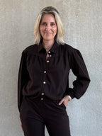 Triple Nine - Travel Blouse Sasha Donkerbruin - 5951 Blouse - Est Voilà