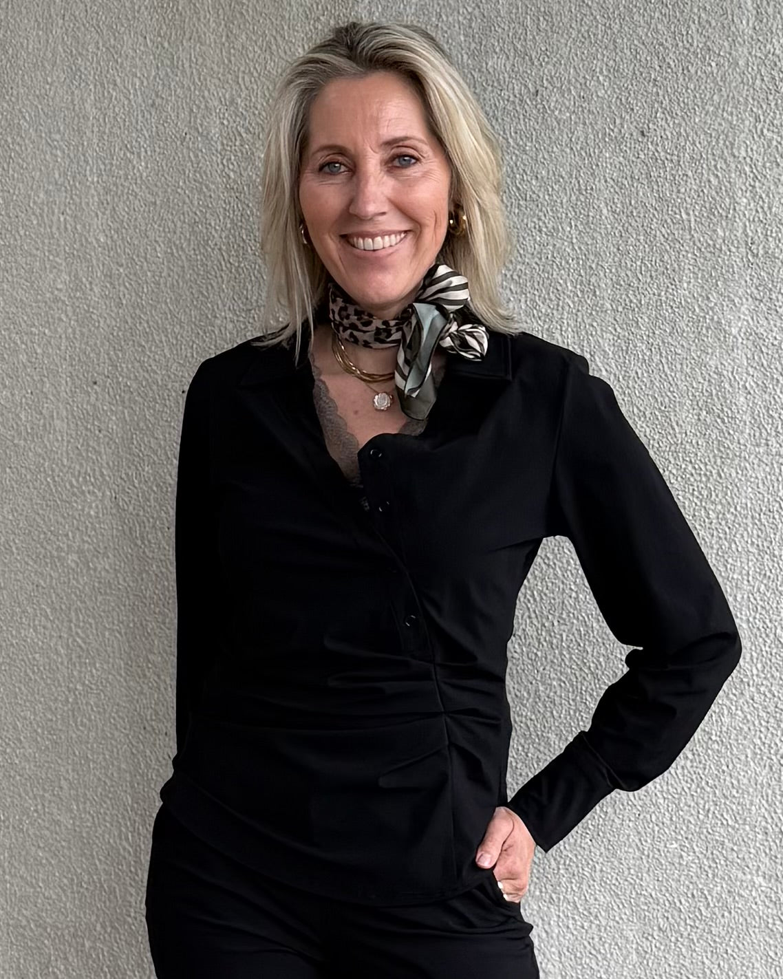 Triple Nine - Travel Blouse Dianne Zwart - 6960 Blouse - Est Voilà