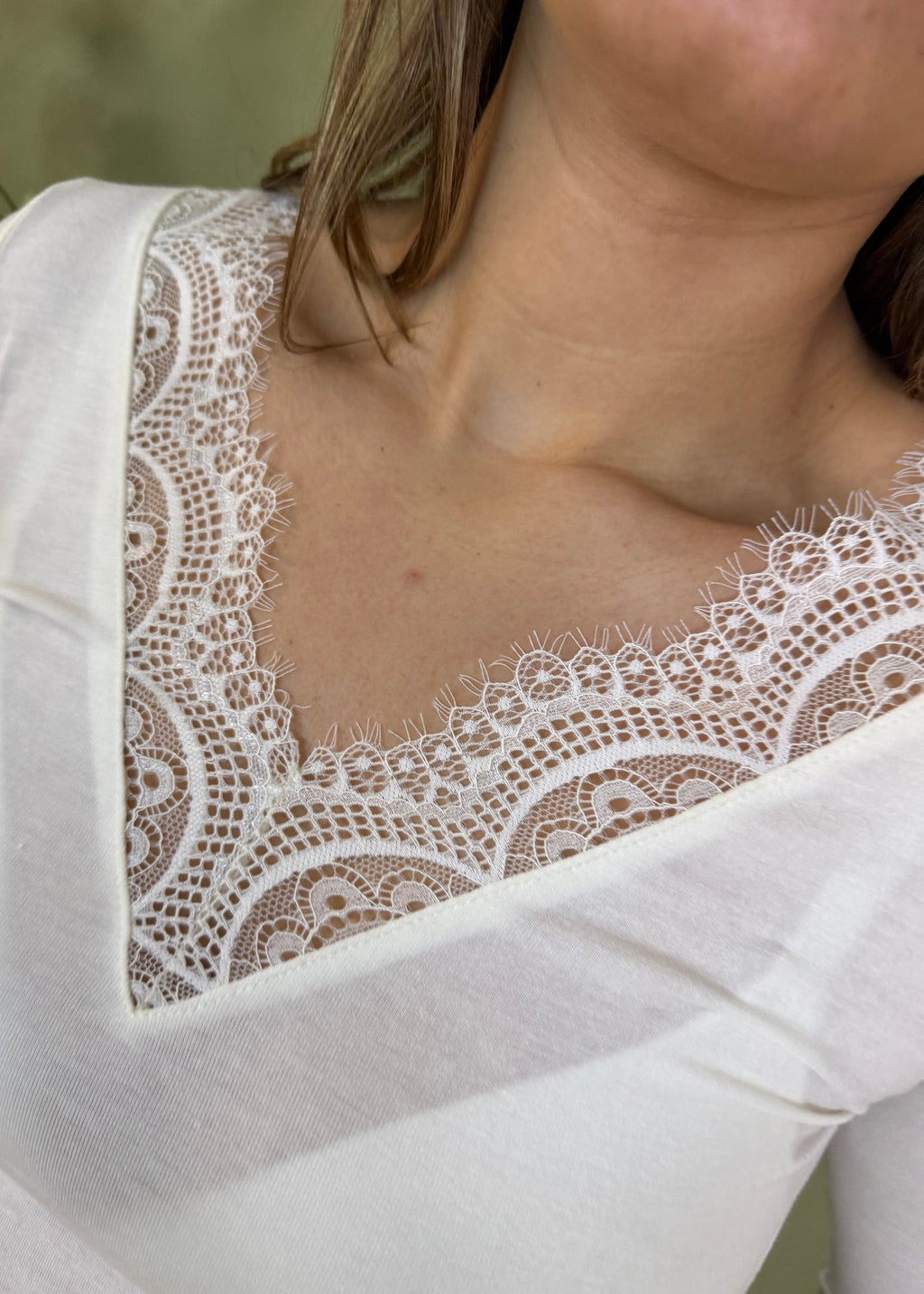 Triple Nine - Cashmere Top Lou Lou Creme - 9003 Shirt - Est Voilà