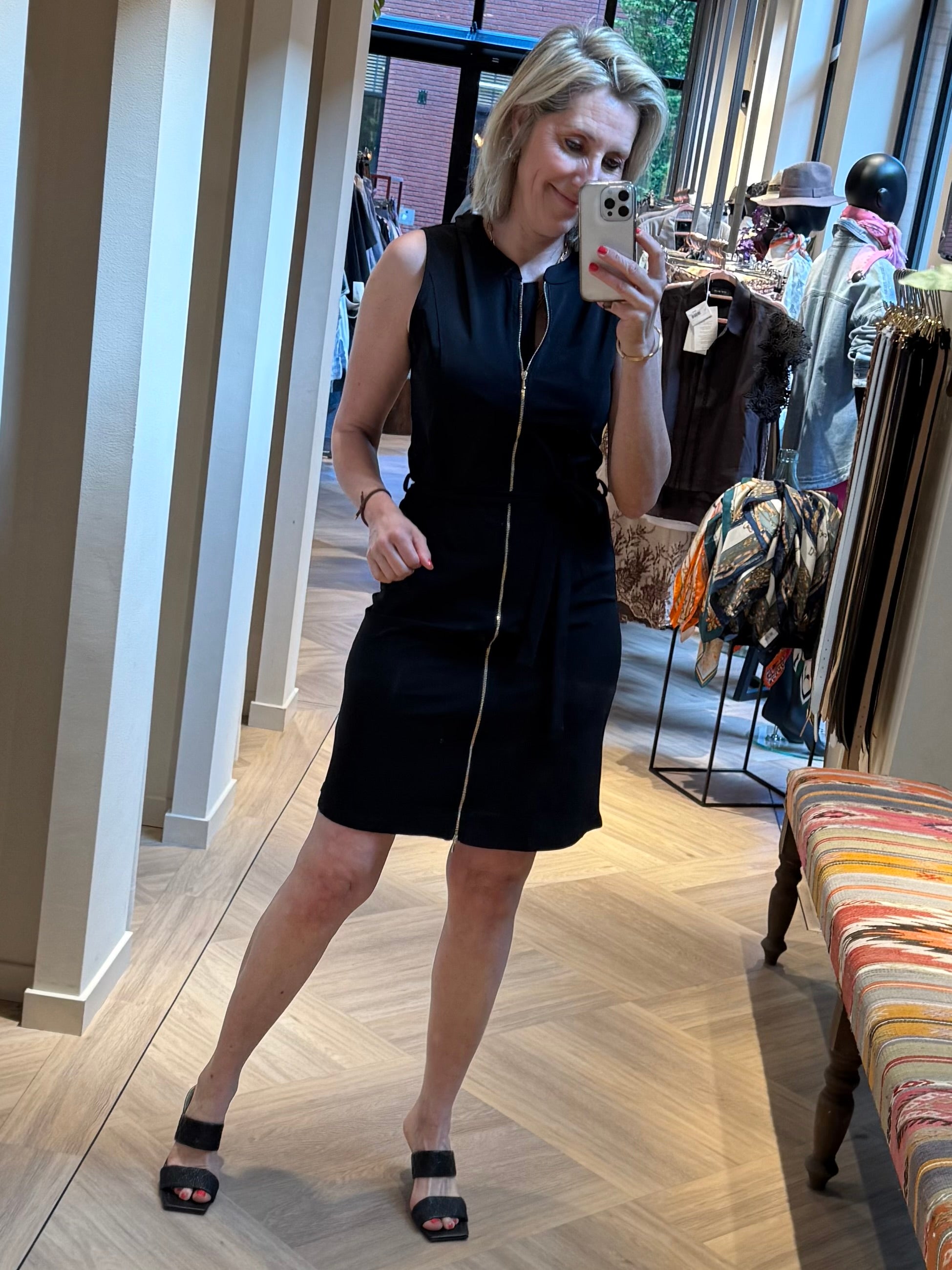 Triple Nine - Travel Jurk Florence Zwart - 51819 Jurk - Est Voilà