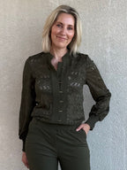 Triple Nine - Lace Blouse Mandarin Olijfgroen - 5946 Blouse - Est Voilà