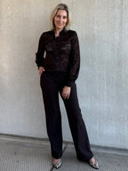 Triple Nine - Lace Blouse Mandarin Donkerbruin - 5946 Blouse - Est Voilà