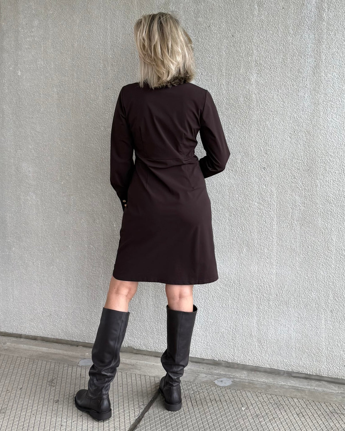 Triple Nine - Travel Jurk Melin Donkerbruin - 51810 Jurk - Est Voilà