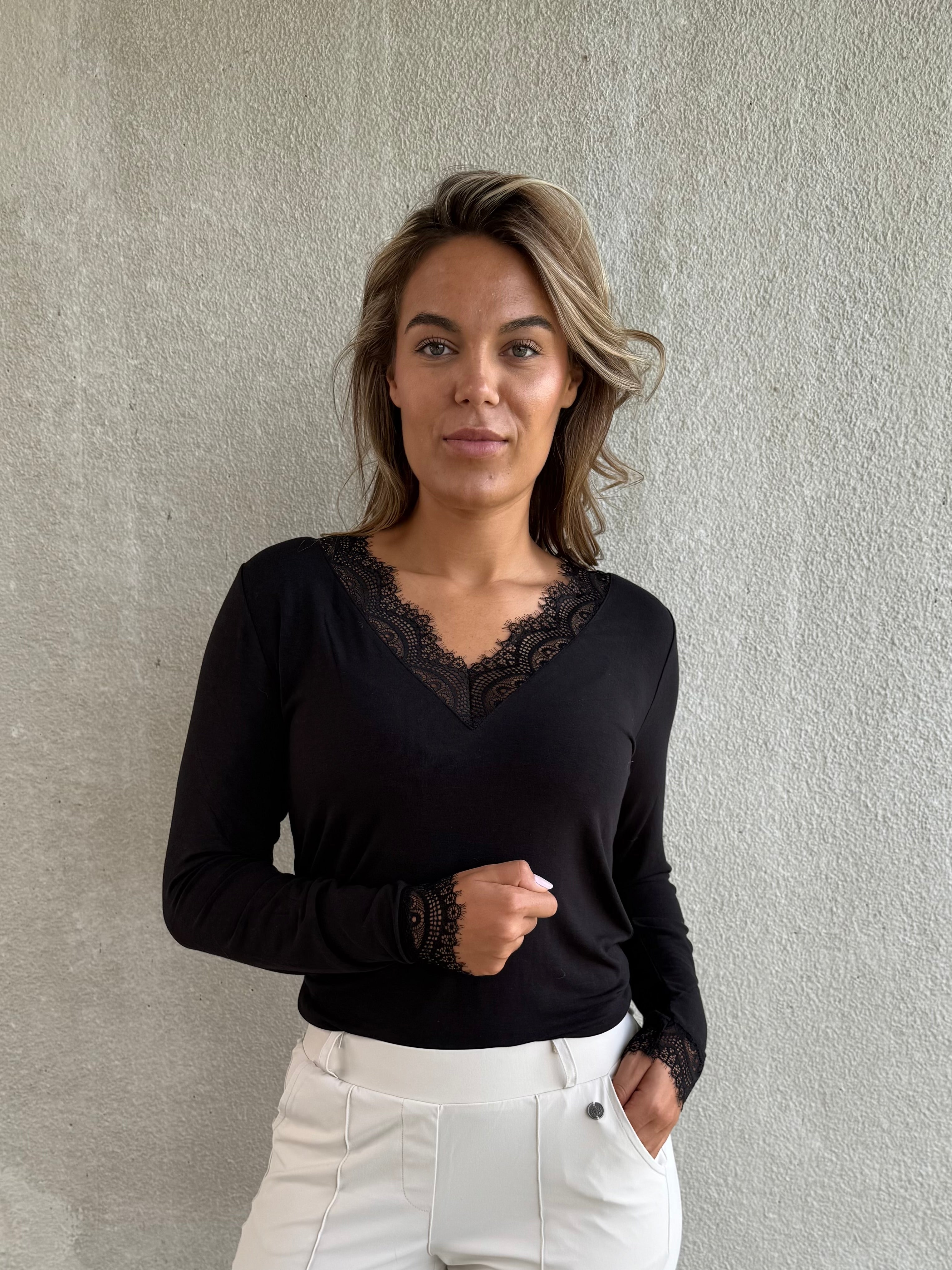 Cashmere Top Lou Lou Zwart - 9003 Top - Est Voilà
