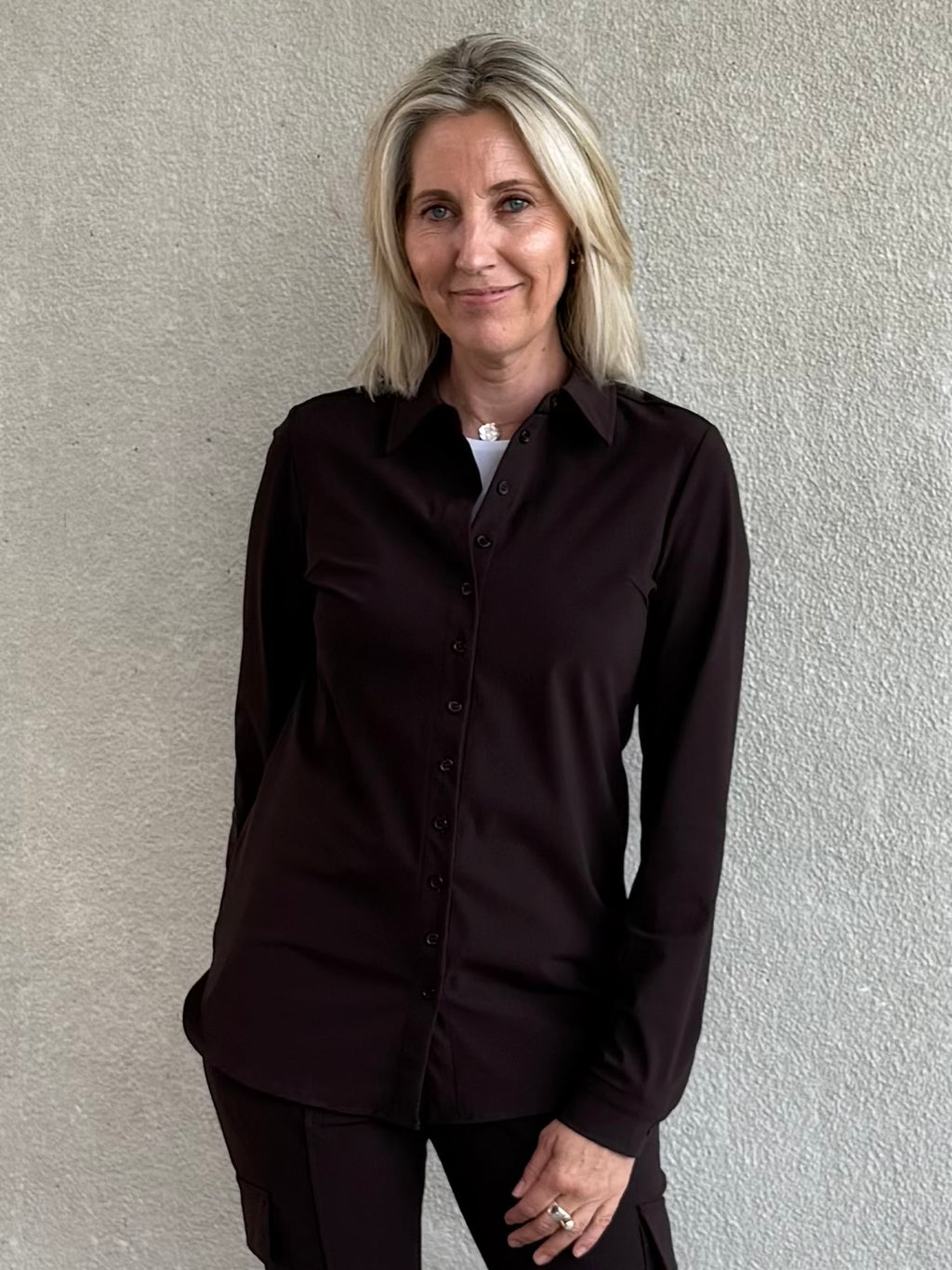 Triple Nine - Travel Blouse Mireille Donkerbruin - 4101 Blouse - Est Voilà