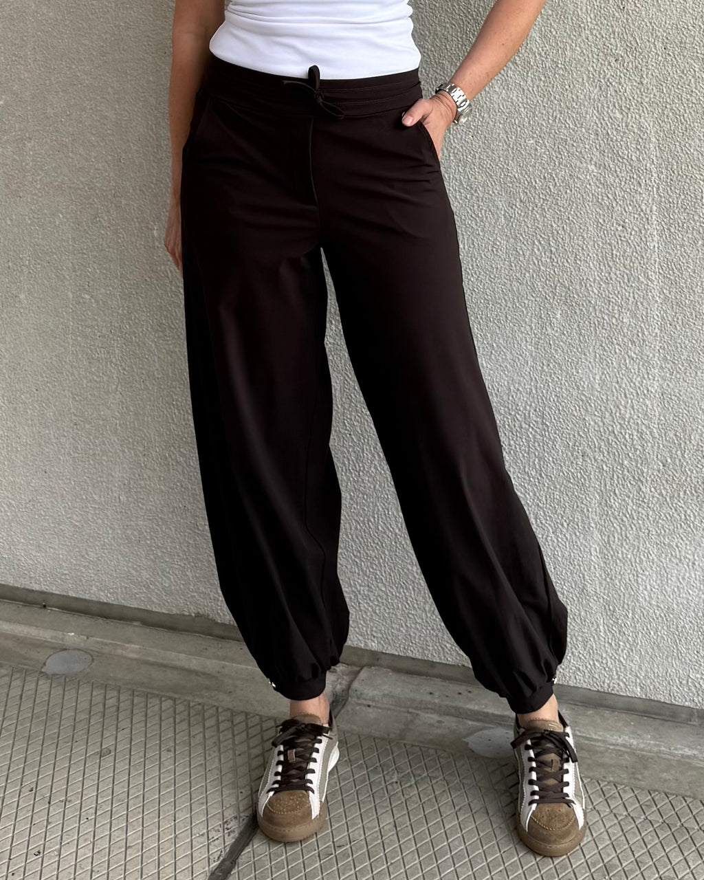 Triple Nine - Travel Broek Balloon Donkerbruin - 3004 Broek - Est Voilà