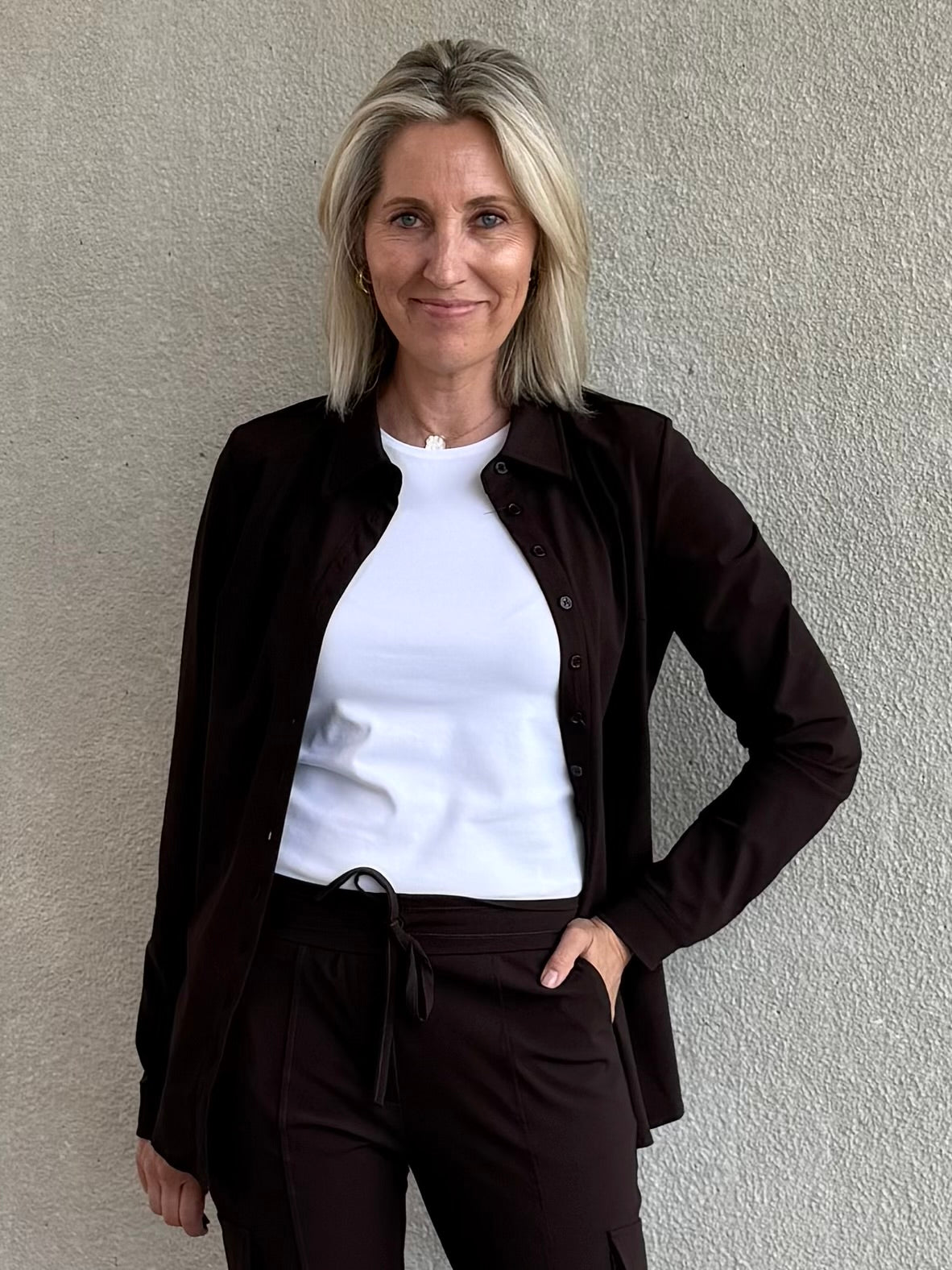Triple Nine - Travel Blouse Mireille Donkerbruin - 4101 Blouse - Est Voilà