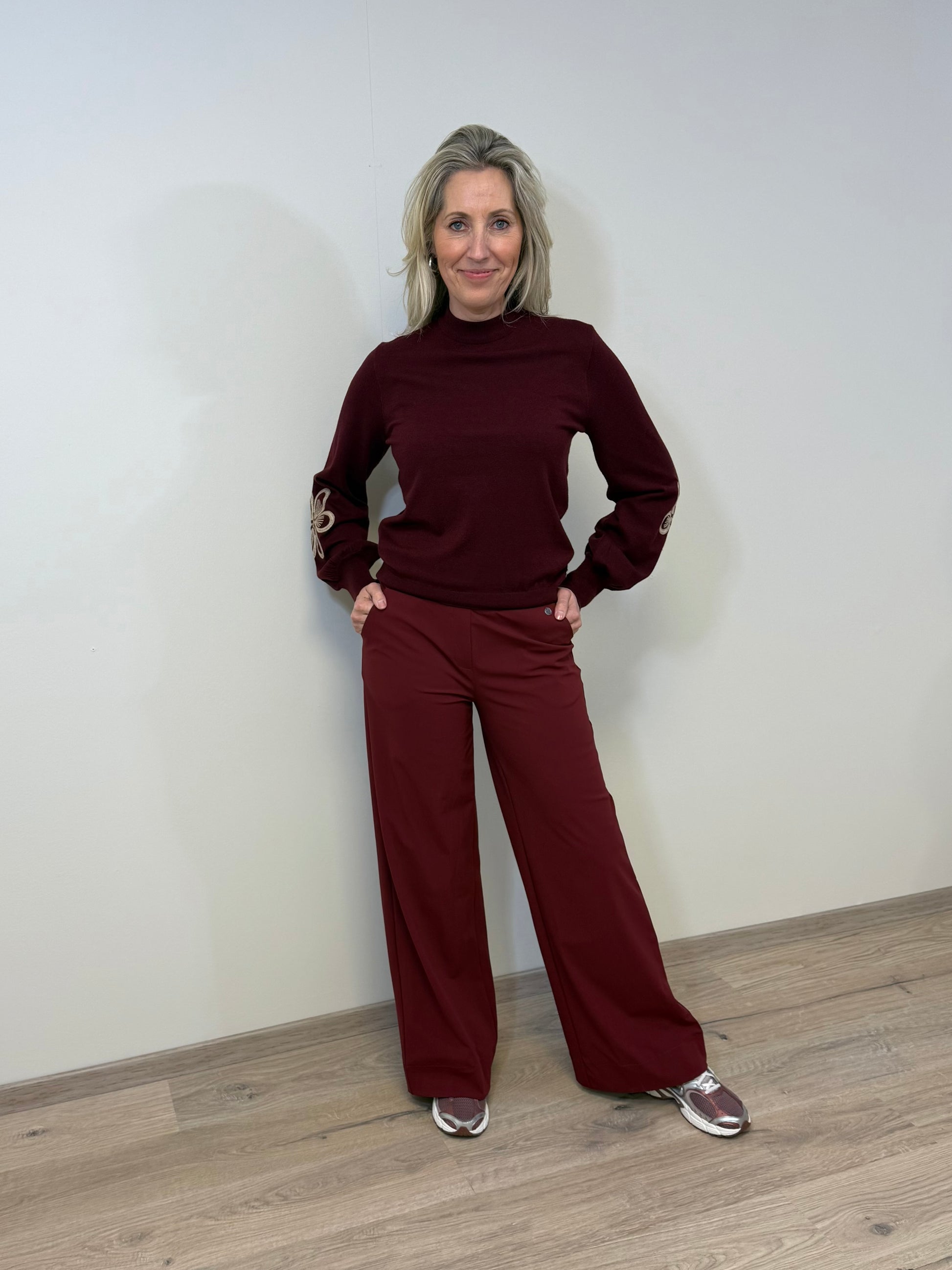 Triple Nine - Travel Trui Sophie Bordeaux - 9004 Trui - Est Voilà