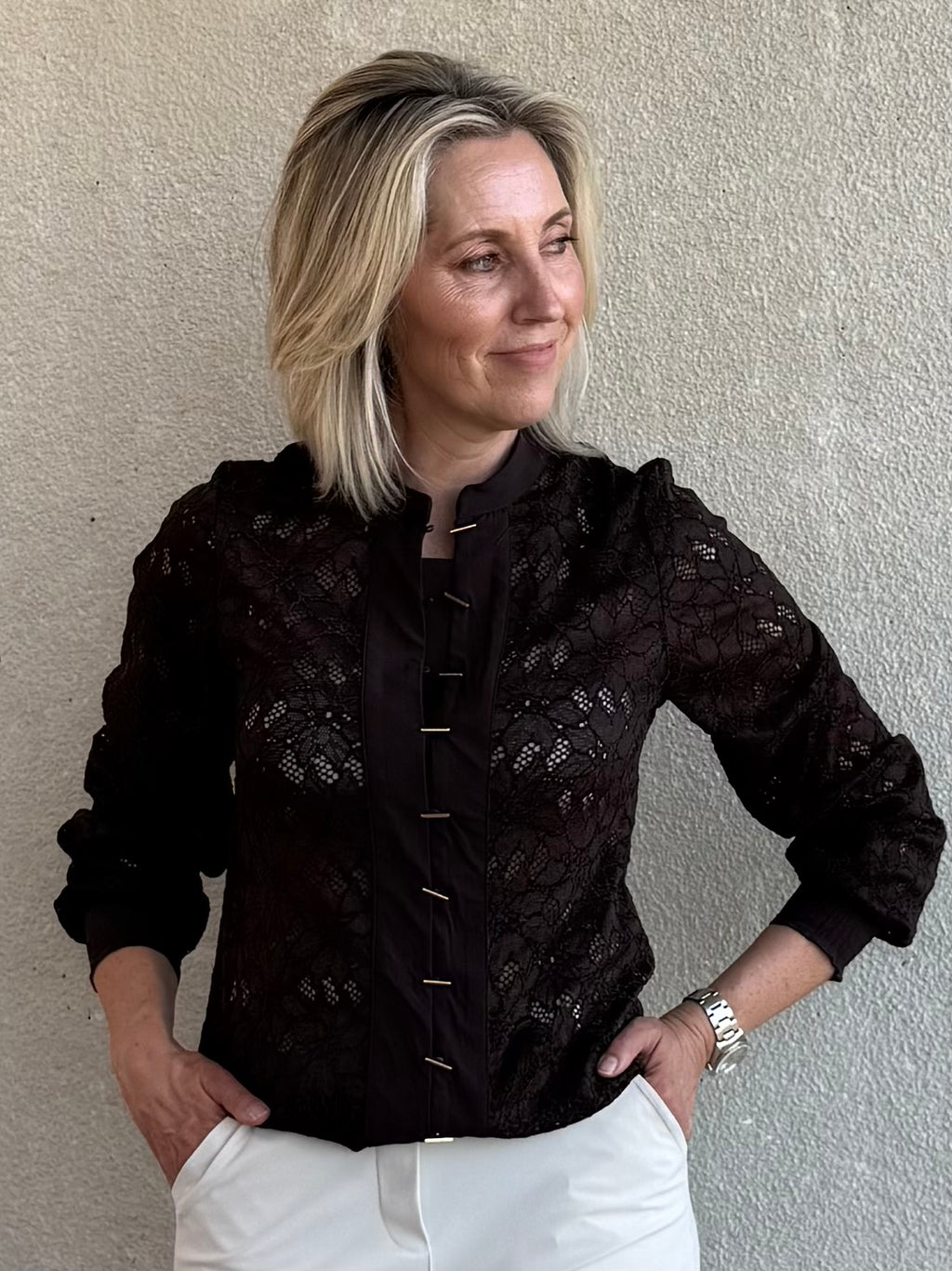 Triple Nine - Lace Blouse Mandarin Zwart - 5946 Blouse - Est Voilà