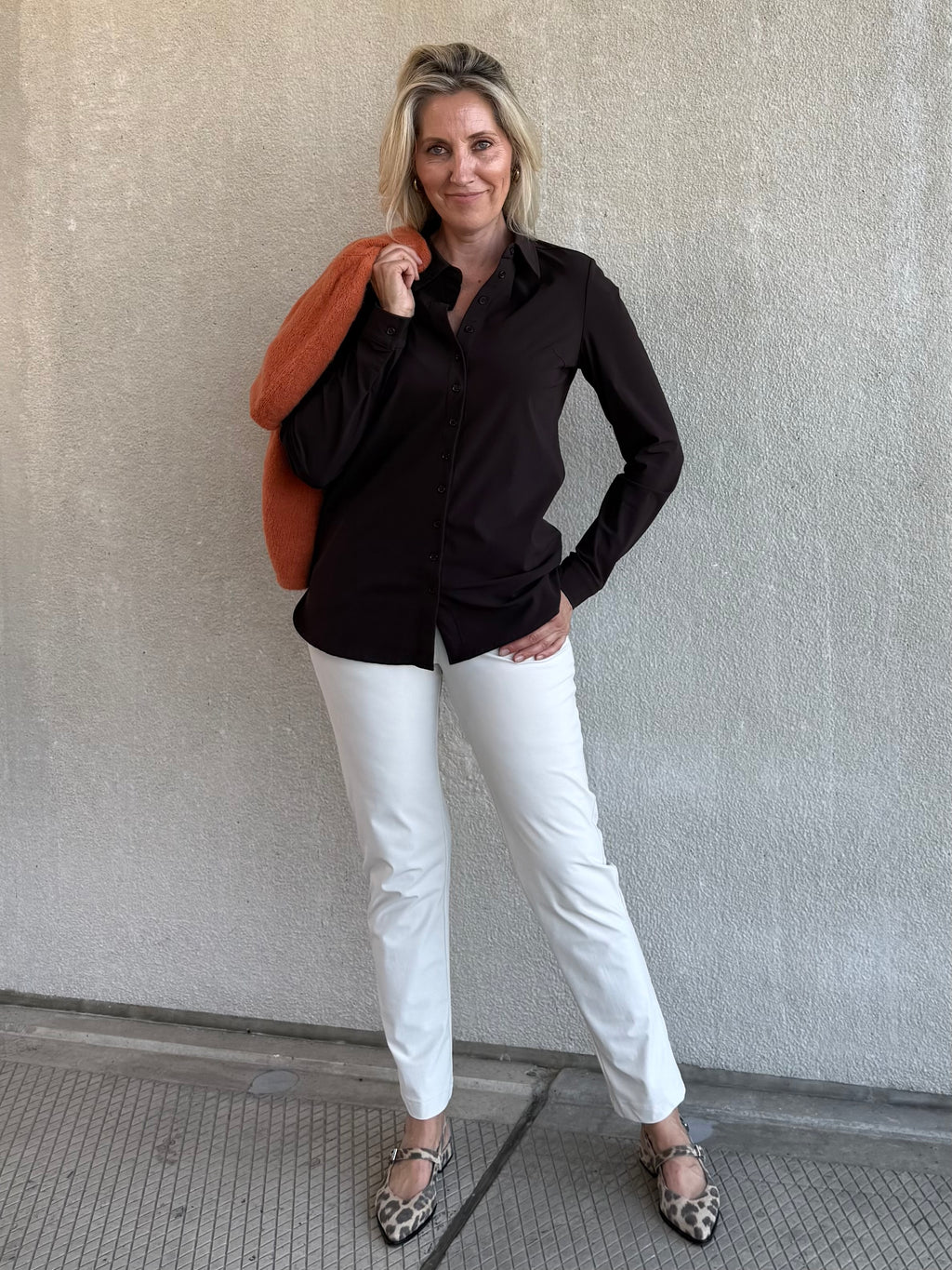Triple Nine - Travel Blouse Mireille Donkerbruin - 4101 Blouse - Est Voilà