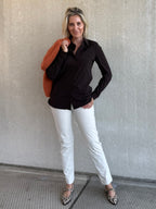 Triple Nine - Travel Blouse Mireille Donkerbruin - 4101 Blouse - Est Voilà