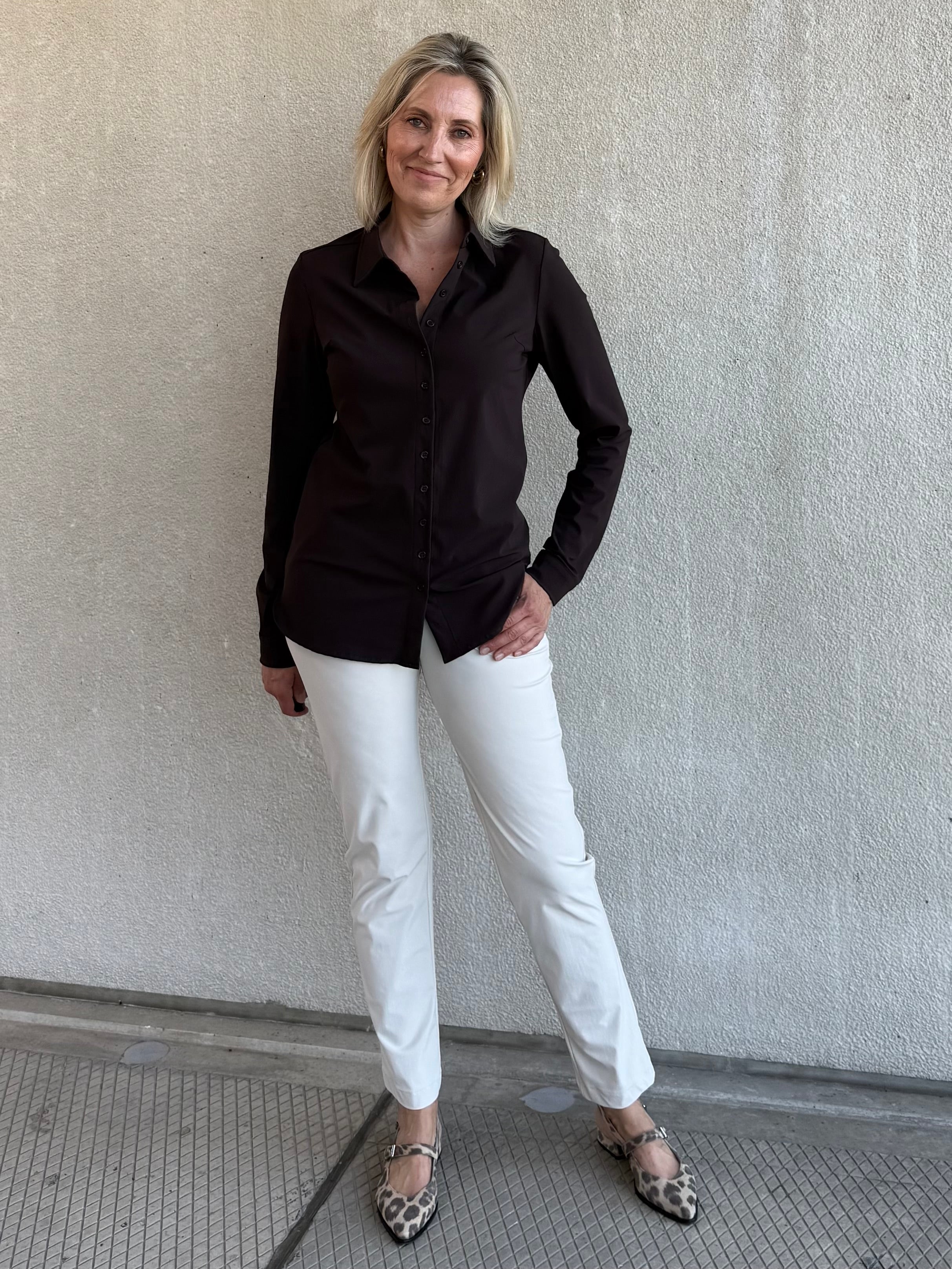 Triple Nine - Travel Blouse Mireille Donkerbruin - 4101 Blouse - Est Voilà