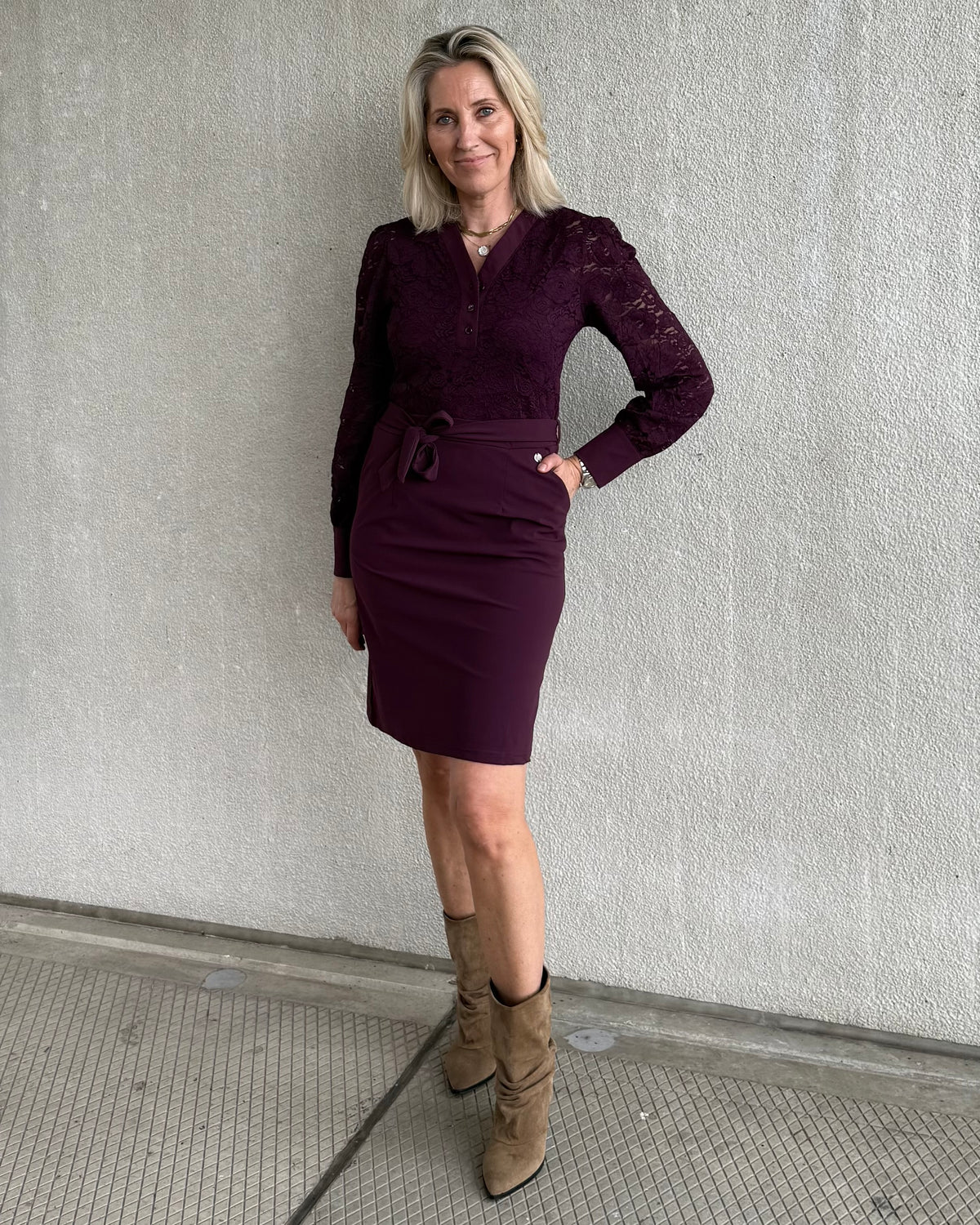 Triple Nine - Travel Jurk Lace Aubergine - 51842 Jurk - Est Voilà