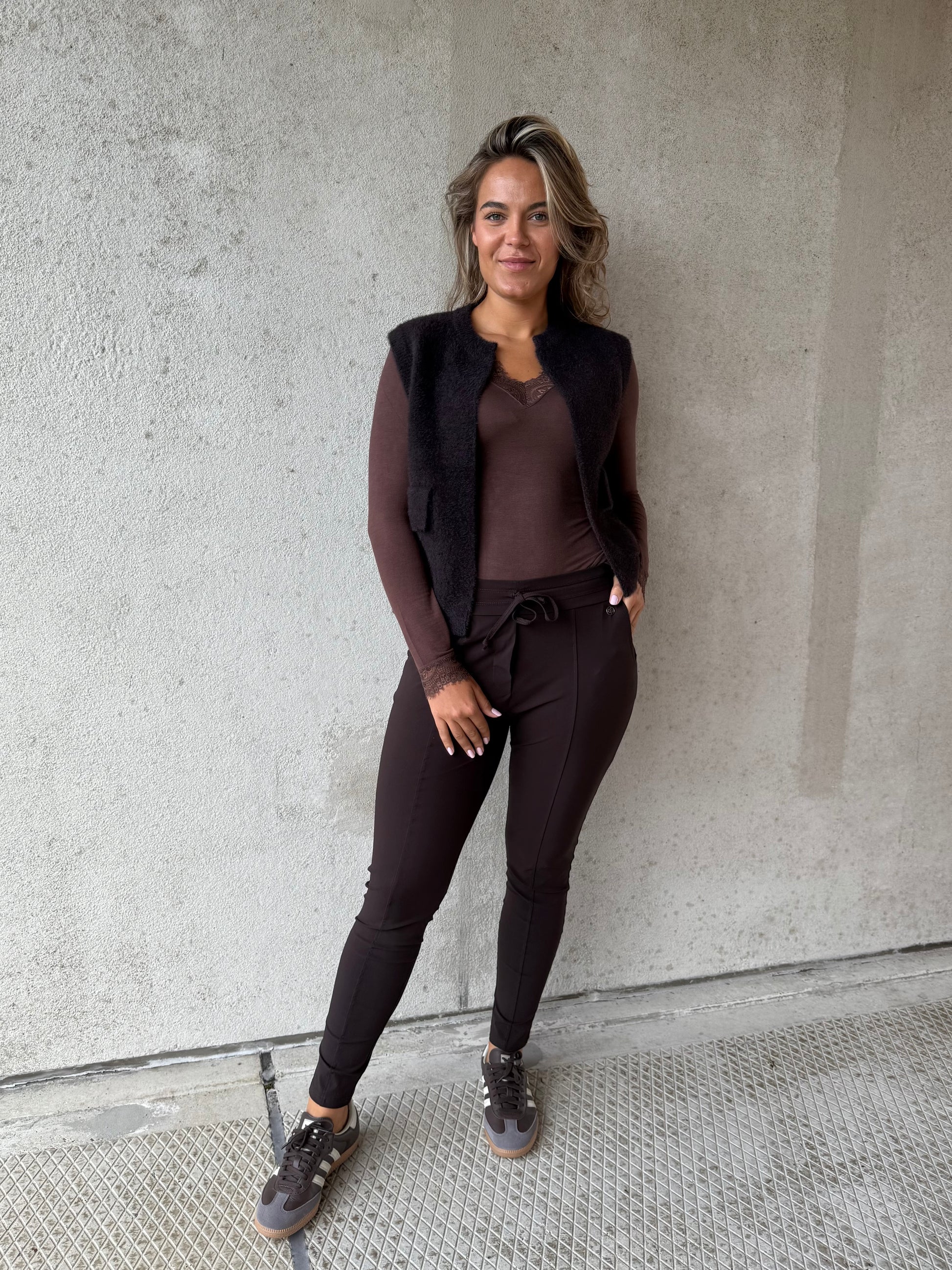 Fluffy Gilet Inky Donkerbruin - 9001