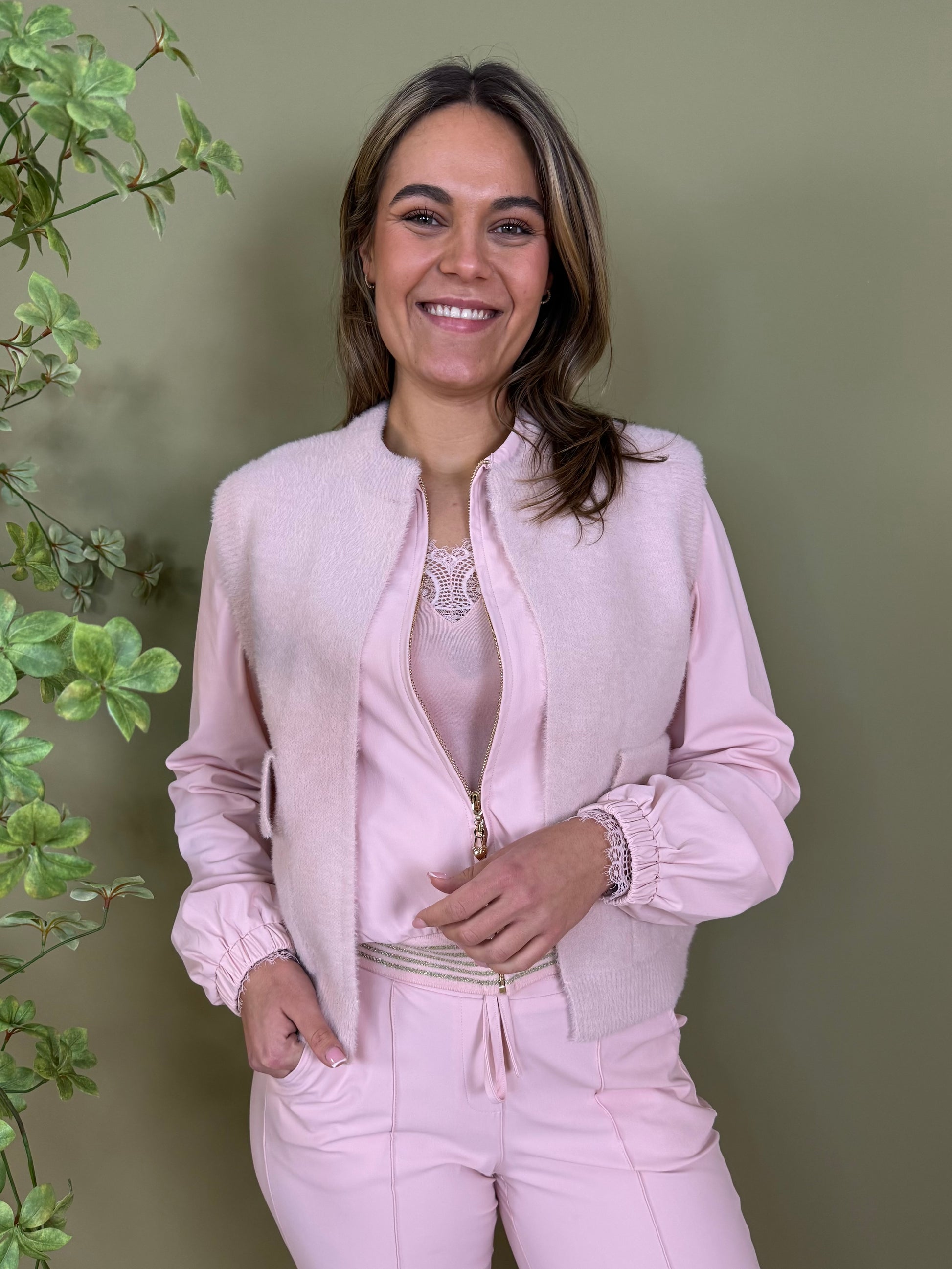 Triple Nine - Travel Jas Nina Poederroze - 92406 Jas - Est Voilà